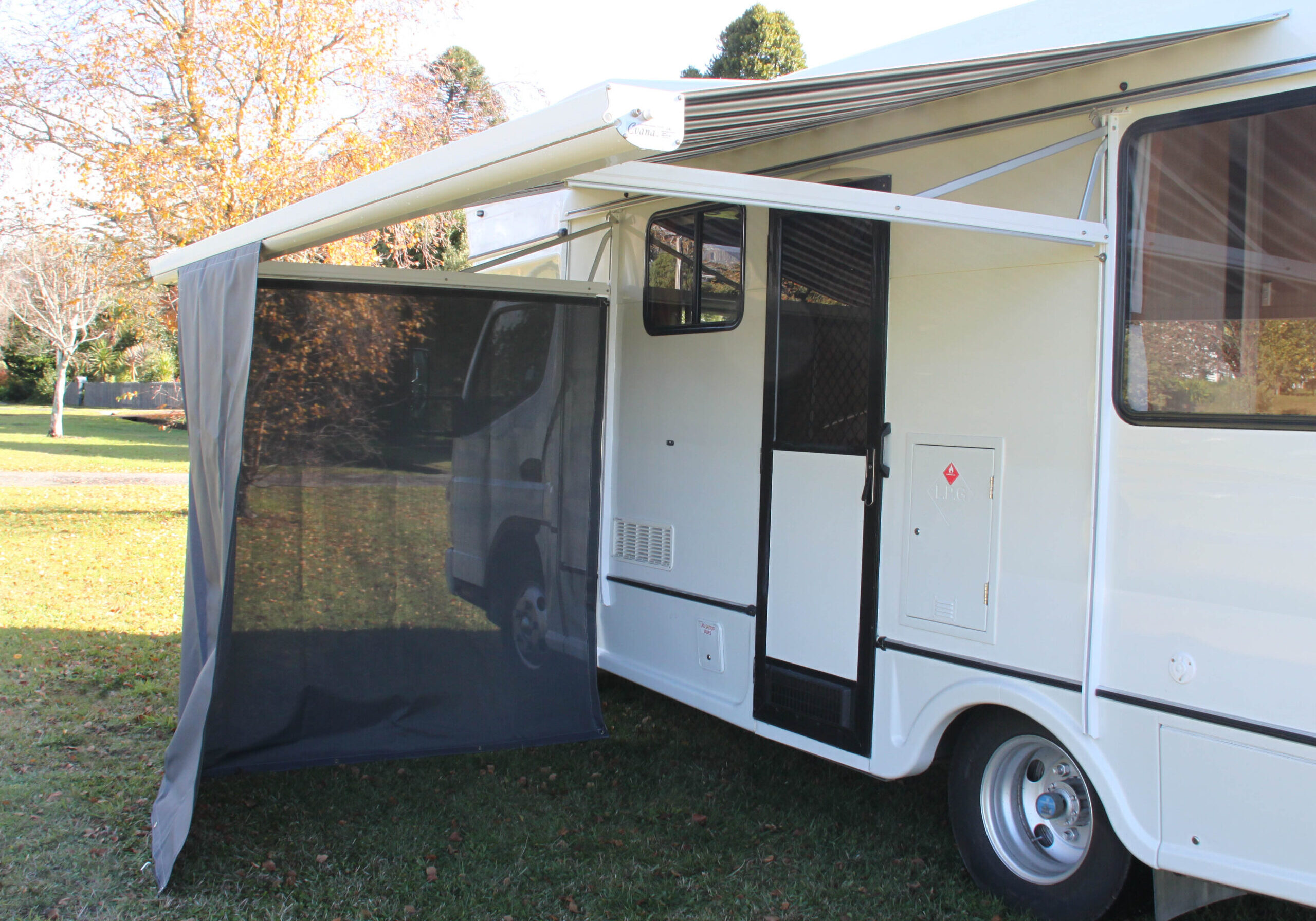 Cvana awning and windbreaks (11)